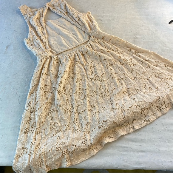 Free People Cream / Off White Lace Open Back Boho Chic mini Dress Size Small - Picture 5 of 12